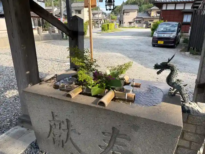 守りの神 藤基神社の{uncategorized: "未分類", other: "その他", undefined: "問題あり", building: "その他建物", grave: "お墓", sacred_gate: "鳥居", guardian: "狛犬", statue: "像", buddha: "仏像", history: "歴史", nature: "自然", garden: "庭園", animal: "動物", pagoda: "塔", temizu: "手水舎", mountain_gate: "山門・神門", sanctuary: "本殿・本堂", subordinate: "末社・摂社", art: "芸術", scenery: "景色", jizo: "地蔵", ema: "絵馬", goshuin: "御朱印", omikuji: "おみくじ", items: "授与品その他", amulet: "お守り", goshuincho: "御朱印帳", eats: "食事", festival: "お祭り", votive_dance: "神楽", shichigosan: "七五三参", wedding: "結婚式", experience: "体験その他", initially: "初詣", around: "周辺", anti_infection: "感染症対策"}