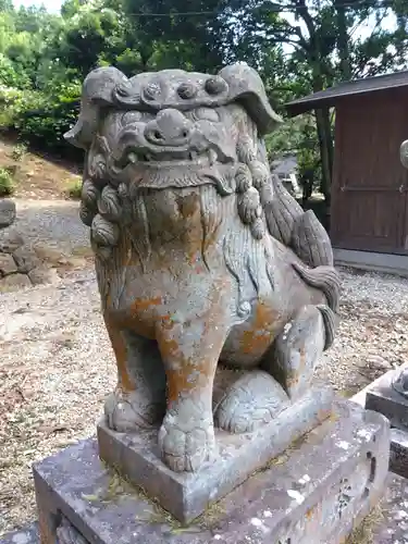 刀那神社の狛犬