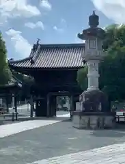 豊川閣　妙厳寺の山門