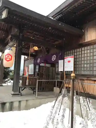 出世稻荷神社の本殿