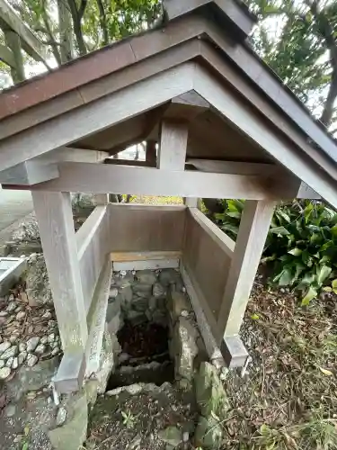大水神社(御薗町長屋)の{uncategorized: "未分類", other: "その他", undefined: "問題あり", building: "その他建物", grave: "お墓", sacred_gate: "鳥居", guardian: "狛犬", statue: "像", buddha: "仏像", history: "歴史", nature: "自然", garden: "庭園", animal: "動物", pagoda: "塔", temizu: "手水舎", mountain_gate: "山門・神門", sanctuary: "本殿・本堂", subordinate: "末社・摂社", art: "芸術", scenery: "景色", jizo: "地蔵", ema: "絵馬", goshuin: "御朱印", omikuji: "おみくじ", items: "授与品その他", amulet: "お守り", goshuincho: "御朱印帳", eats: "食事", festival: "お祭り", votive_dance: "神楽", shichigosan: "七五三参", wedding: "結婚式", experience: "体験その他", initially: "初詣", around: "周辺", anti_infection: "感染症対策"}