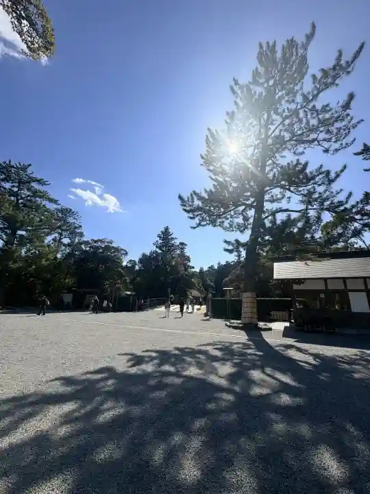 伊勢神宮外宮(豊受大神宮)の{uncategorized: "未分類", other: "その他", undefined: "問題あり", building: "その他建物", grave: "お墓", sacred_gate: "鳥居", guardian: "狛犬", statue: "像", buddha: "仏像", history: "歴史", nature: "自然", garden: "庭園", animal: "動物", pagoda: "塔", temizu: "手水舎", mountain_gate: "山門・神門", sanctuary: "本殿・本堂", subordinate: "末社・摂社", art: "芸術", scenery: "景色", jizo: "地蔵", ema: "絵馬", goshuin: "御朱印", omikuji: "おみくじ", items: "授与品その他", amulet: "お守り", goshuincho: "御朱印帳", eats: "食事", festival: "お祭り", votive_dance: "神楽", shichigosan: "七五三参", wedding: "結婚式", experience: "体験その他", initially: "初詣", around: "周辺", anti_infection: "感染症対策"}