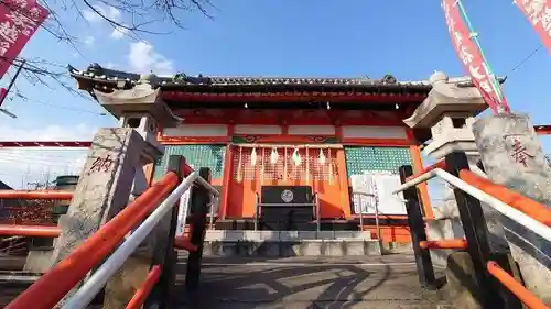 塚越稲荷神社の本殿