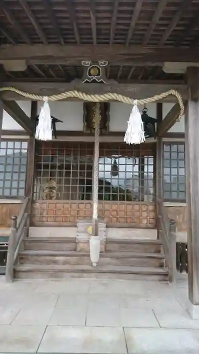 女代神社の本殿