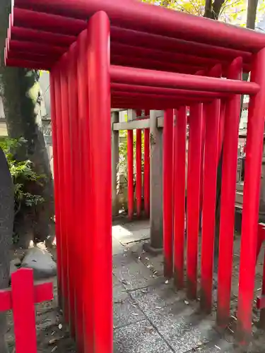 隆栄稲荷神社の鳥居