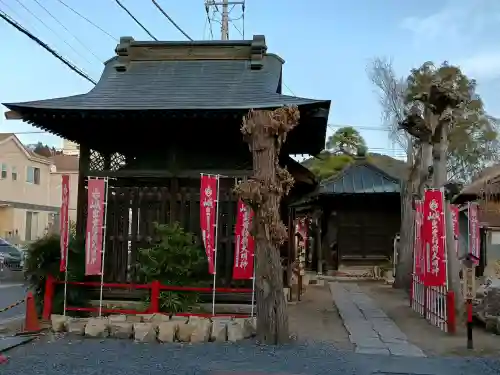 城山稲荷神社の{uncategorized: "未分類", other: "その他", undefined: "問題あり", building: "その他建物", grave: "お墓", sacred_gate: "鳥居", guardian: "狛犬", statue: "像", buddha: "仏像", history: "歴史", nature: "自然", garden: "庭園", animal: "動物", pagoda: "塔", temizu: "手水舎", mountain_gate: "山門・神門", sanctuary: "本殿・本堂", subordinate: "末社・摂社", art: "芸術", scenery: "景色", jizo: "地蔵", ema: "絵馬", goshuin: "御朱印", omikuji: "おみくじ", items: "授与品その他", amulet: "お守り", goshuincho: "御朱印帳", eats: "食事", festival: "お祭り", votive_dance: "神楽", shichigosan: "七五三参", wedding: "結婚式", experience: "体験その他", initially: "初詣", around: "周辺", anti_infection: "感染症対策"}