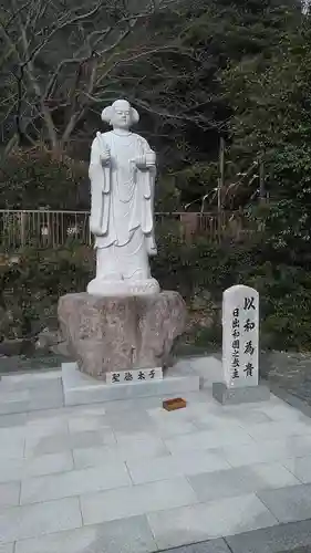 皇産霊神社の像