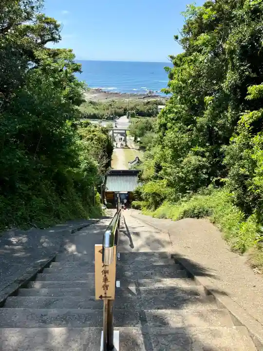 洲崎神社の{uncategorized: "未分類", other: "その他", undefined: "問題あり", building: "その他建物", grave: "お墓", sacred_gate: "鳥居", guardian: "狛犬", statue: "像", buddha: "仏像", history: "歴史", nature: "自然", garden: "庭園", animal: "動物", pagoda: "塔", temizu: "手水舎", mountain_gate: "山門・神門", sanctuary: "本殿・本堂", subordinate: "末社・摂社", art: "芸術", scenery: "景色", jizo: "地蔵", ema: "絵馬", goshuin: "御朱印", omikuji: "おみくじ", items: "授与品その他", amulet: "お守り", goshuincho: "御朱印帳", eats: "食事", festival: "お祭り", votive_dance: "神楽", shichigosan: "七五三参", wedding: "結婚式", experience: "体験その他", initially: "初詣", around: "周辺", anti_infection: "感染症対策"}