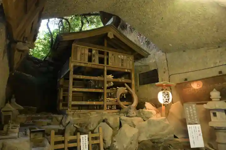 銭洗弁財天宇賀福神社(神奈川県)