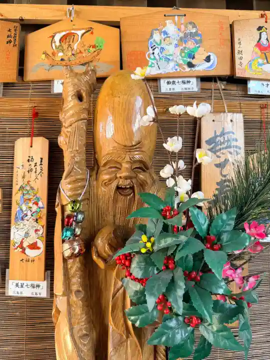 七重浜海津見神社の{uncategorized: "未分類", other: "その他", undefined: "問題あり", building: "その他建物", grave: "お墓", sacred_gate: "鳥居", guardian: "狛犬", statue: "像", buddha: "仏像", history: "歴史", nature: "自然", garden: "庭園", animal: "動物", pagoda: "塔", temizu: "手水舎", mountain_gate: "山門・神門", sanctuary: "本殿・本堂", subordinate: "末社・摂社", art: "芸術", scenery: "景色", jizo: "地蔵", ema: "絵馬", goshuin: "御朱印", omikuji: "おみくじ", items: "授与品その他", amulet: "お守り", goshuincho: "御朱印帳", eats: "食事", festival: "お祭り", votive_dance: "神楽", shichigosan: "七五三参", wedding: "結婚式", experience: "体験その他", initially: "初詣", around: "周辺", anti_infection: "感染症対策"}