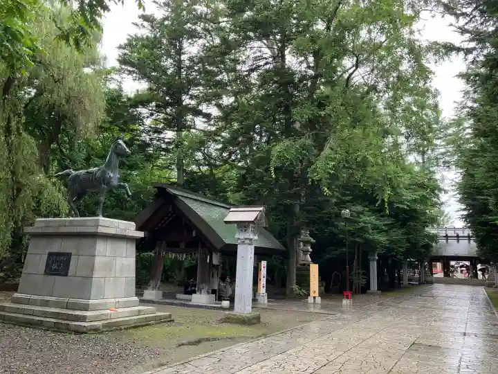 帯廣神社の庭園