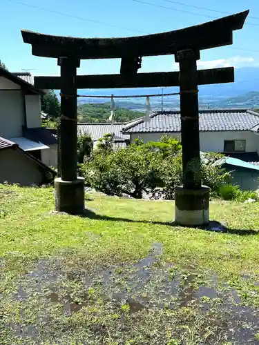 菱野健功神社の鳥居