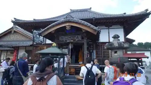 観音寺の本殿