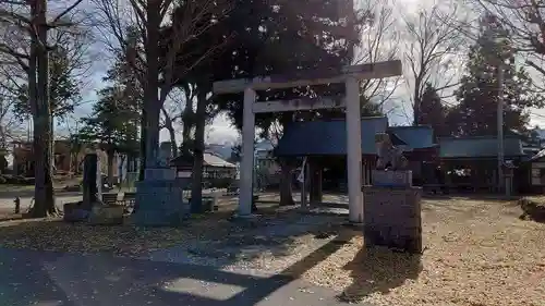 諏訪護国神社の鳥居