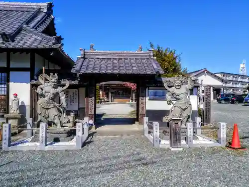 祇園山 徳城寺の山門