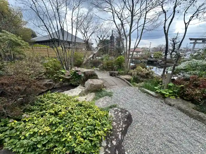 貫井神社の{uncategorized: "未分類", other: "その他", undefined: "問題あり", building: "その他建物", grave: "お墓", sacred_gate: "鳥居", guardian: "狛犬", statue: "像", buddha: "仏像", history: "歴史", nature: "自然", garden: "庭園", animal: "動物", pagoda: "塔", temizu: "手水舎", mountain_gate: "山門・神門", sanctuary: "本殿・本堂", subordinate: "末社・摂社", art: "芸術", scenery: "景色", jizo: "地蔵", ema: "絵馬", goshuin: "御朱印", omikuji: "おみくじ", items: "授与品その他", amulet: "お守り", goshuincho: "御朱印帳", eats: "食事", festival: "お祭り", votive_dance: "神楽", shichigosan: "七五三参", wedding: "結婚式", experience: "体験その他", initially: "初詣", around: "周辺", anti_infection: "感染症対策"}