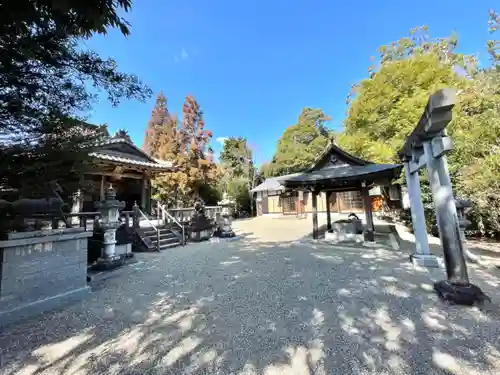 三子神社の建物その他