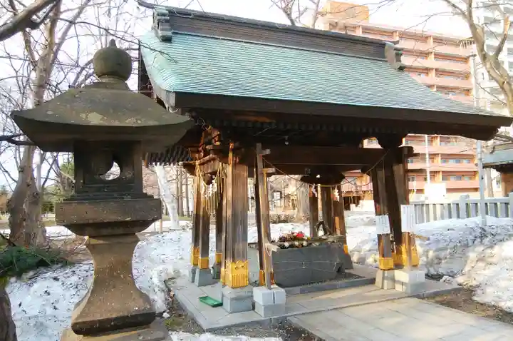 彌彦神社 (伊夜日子神社)の手水舎