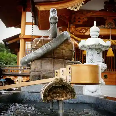 岩国白蛇神社の手水舎