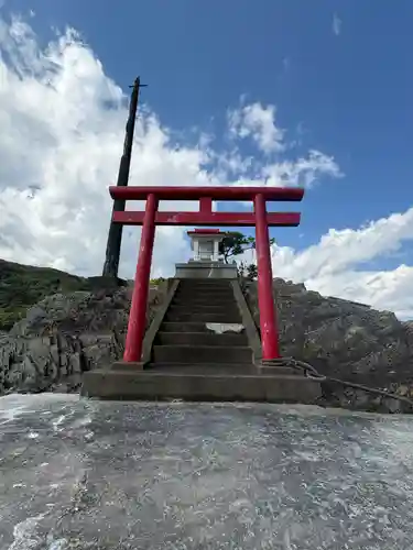土佐清水港飛島防波堤灯台神社(高知県)