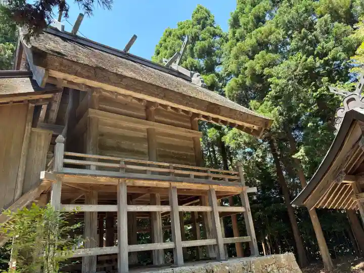 六所神社の{uncategorized: "未分類", other: "その他", undefined: "問題あり", building: "その他建物", grave: "お墓", sacred_gate: "鳥居", guardian: "狛犬", statue: "像", buddha: "仏像", history: "歴史", nature: "自然", garden: "庭園", animal: "動物", pagoda: "塔", temizu: "手水舎", mountain_gate: "山門・神門", sanctuary: "本殿・本堂", subordinate: "末社・摂社", art: "芸術", scenery: "景色", jizo: "地蔵", ema: "絵馬", goshuin: "御朱印", omikuji: "おみくじ", items: "授与品その他", amulet: "お守り", goshuincho: "御朱印帳", eats: "食事", festival: "お祭り", votive_dance: "神楽", shichigosan: "七五三参", wedding: "結婚式", experience: "体験その他", initially: "初詣", around: "周辺", anti_infection: "感染症対策"}