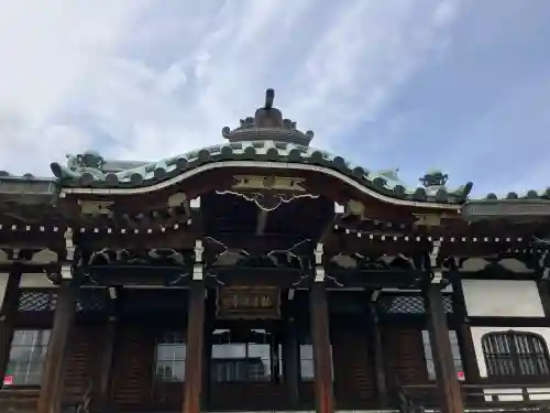 観音寺の{uncategorized: "未分類", other: "その他", undefined: "問題あり", building: "その他建物", grave: "お墓", sacred_gate: "鳥居", guardian: "狛犬", statue: "像", buddha: "仏像", history: "歴史", nature: "自然", garden: "庭園", animal: "動物", pagoda: "塔", temizu: "手水舎", mountain_gate: "山門・神門", sanctuary: "本殿・本堂", subordinate: "末社・摂社", art: "芸術", scenery: "景色", jizo: "地蔵", ema: "絵馬", goshuin: "御朱印", omikuji: "おみくじ", items: "授与品その他", amulet: "お守り", goshuincho: "御朱印帳", eats: "食事", festival: "お祭り", votive_dance: "神楽", shichigosan: "七五三参", wedding: "結婚式", experience: "体験その他", initially: "初詣", around: "周辺", anti_infection: "感染症対策"}