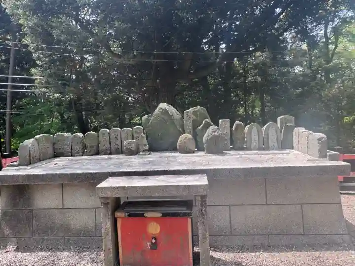 伏見稲荷大社 奥社奉拝所の{uncategorized: "未分類", other: "その他", undefined: "問題あり", building: "その他建物", grave: "お墓", sacred_gate: "鳥居", guardian: "狛犬", statue: "像", buddha: "仏像", history: "歴史", nature: "自然", garden: "庭園", animal: "動物", pagoda: "塔", temizu: "手水舎", mountain_gate: "山門・神門", sanctuary: "本殿・本堂", subordinate: "末社・摂社", art: "芸術", scenery: "景色", jizo: "地蔵", ema: "絵馬", goshuin: "御朱印", omikuji: "おみくじ", items: "授与品その他", amulet: "お守り", goshuincho: "御朱印帳", eats: "食事", festival: "お祭り", votive_dance: "神楽", shichigosan: "七五三参", wedding: "結婚式", experience: "体験その他", initially: "初詣", around: "周辺", anti_infection: "感染症対策"}