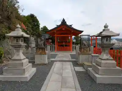 義照稲荷神社・稲荷命婦元宮（建勲神社末社）の{uncategorized: "未分類", other: "その他", undefined: "問題あり", building: "その他建物", grave: "お墓", sacred_gate: "鳥居", guardian: "狛犬", statue: "像", buddha: "仏像", history: "歴史", nature: "自然", garden: "庭園", animal: "動物", pagoda: "塔", temizu: "手水舎", mountain_gate: "山門・神門", sanctuary: "本殿・本堂", subordinate: "末社・摂社", art: "芸術", scenery: "景色", jizo: "地蔵", ema: "絵馬", goshuin: "御朱印", omikuji: "おみくじ", items: "授与品その他", amulet: "お守り", goshuincho: "御朱印帳", eats: "食事", festival: "お祭り", votive_dance: "神楽", shichigosan: "七五三参", wedding: "結婚式", experience: "体験その他", initially: "初詣", around: "周辺", anti_infection: "感染症対策"}