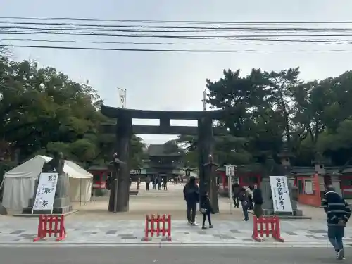 筥崎宮の{uncategorized: "未分類", other: "その他", undefined: "問題あり", building: "その他建物", grave: "お墓", sacred_gate: "鳥居", guardian: "狛犬", statue: "像", buddha: "仏像", history: "歴史", nature: "自然", garden: "庭園", animal: "動物", pagoda: "塔", temizu: "手水舎", mountain_gate: "山門・神門", sanctuary: "本殿・本堂", subordinate: "末社・摂社", art: "芸術", scenery: "景色", jizo: "地蔵", ema: "絵馬", goshuin: "御朱印", omikuji: "おみくじ", items: "授与品その他", amulet: "お守り", goshuincho: "御朱印帳", eats: "食事", festival: "お祭り", votive_dance: "神楽", shichigosan: "七五三参", wedding: "結婚式", experience: "体験その他", initially: "初詣", around: "周辺", anti_infection: "感染症対策"}