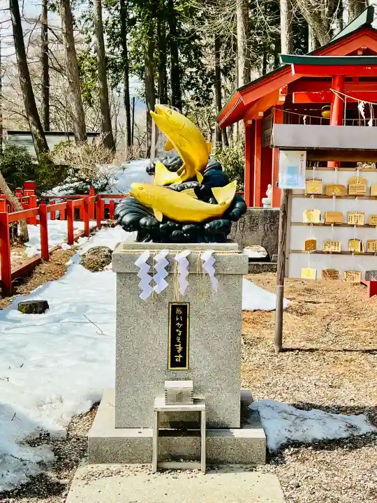 日光二荒山神社中宮祠の{uncategorized: "未分類", other: "その他", undefined: "問題あり", building: "その他建物", grave: "お墓", sacred_gate: "鳥居", guardian: "狛犬", statue: "像", buddha: "仏像", history: "歴史", nature: "自然", garden: "庭園", animal: "動物", pagoda: "塔", temizu: "手水舎", mountain_gate: "山門・神門", sanctuary: "本殿・本堂", subordinate: "末社・摂社", art: "芸術", scenery: "景色", jizo: "地蔵", ema: "絵馬", goshuin: "御朱印", omikuji: "おみくじ", items: "授与品その他", amulet: "お守り", goshuincho: "御朱印帳", eats: "食事", festival: "お祭り", votive_dance: "神楽", shichigosan: "七五三参", wedding: "結婚式", experience: "体験その他", initially: "初詣", around: "周辺", anti_infection: "感染症対策"}