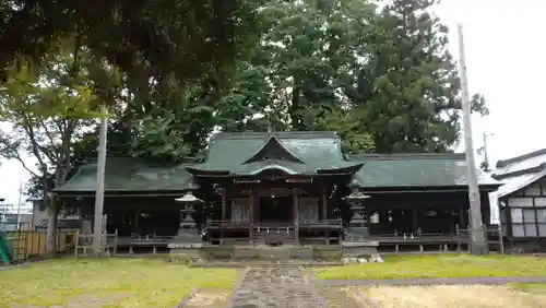 諏訪護国神社の本殿