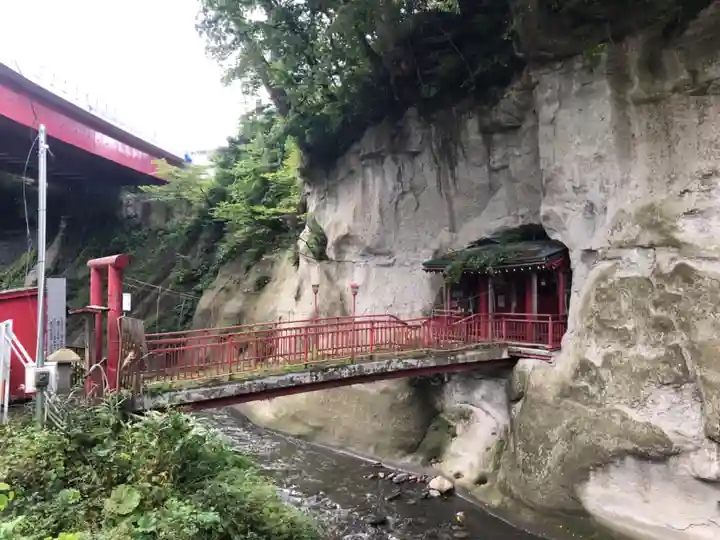 岩谷観音堂の本殿・本堂