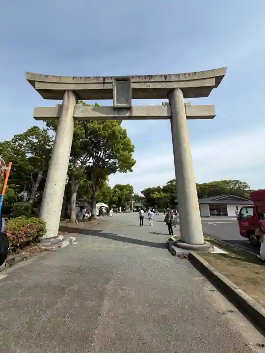 宗像大社の{uncategorized: "未分類", other: "その他", undefined: "問題あり", building: "その他建物", grave: "お墓", sacred_gate: "鳥居", guardian: "狛犬", statue: "像", buddha: "仏像", history: "歴史", nature: "自然", garden: "庭園", animal: "動物", pagoda: "塔", temizu: "手水舎", mountain_gate: "山門・神門", sanctuary: "本殿・本堂", subordinate: "末社・摂社", art: "芸術", scenery: "景色", jizo: "地蔵", ema: "絵馬", goshuin: "御朱印", omikuji: "おみくじ", items: "授与品その他", amulet: "お守り", goshuincho: "御朱印帳", eats: "食事", festival: "お祭り", votive_dance: "神楽", shichigosan: "七五三参", wedding: "結婚式", experience: "体験その他", initially: "初詣", around: "周辺", anti_infection: "感染症対策"}