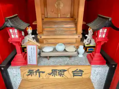 勝運稲荷の{uncategorized: "未分類", other: "その他", undefined: "問題あり", building: "その他建物", grave: "お墓", sacred_gate: "鳥居", guardian: "狛犬", statue: "像", buddha: "仏像", history: "歴史", nature: "自然", garden: "庭園", animal: "動物", pagoda: "塔", temizu: "手水舎", mountain_gate: "山門・神門", sanctuary: "本殿・本堂", subordinate: "末社・摂社", art: "芸術", scenery: "景色", jizo: "地蔵", ema: "絵馬", goshuin: "御朱印", omikuji: "おみくじ", items: "授与品その他", amulet: "お守り", goshuincho: "御朱印帳", eats: "食事", festival: "お祭り", votive_dance: "神楽", shichigosan: "七五三参", wedding: "結婚式", experience: "体験その他", initially: "初詣", around: "周辺", anti_infection: "感染症対策"}