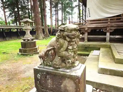 守りの神　藤基神社の狛犬