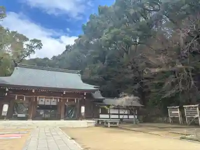 四條畷神社の{uncategorized: "未分類", other: "その他", undefined: "問題あり", building: "その他建物", grave: "お墓", sacred_gate: "鳥居", guardian: "狛犬", statue: "像", buddha: "仏像", history: "歴史", nature: "自然", garden: "庭園", animal: "動物", pagoda: "塔", temizu: "手水舎", mountain_gate: "山門・神門", sanctuary: "本殿・本堂", subordinate: "末社・摂社", art: "芸術", scenery: "景色", jizo: "地蔵", ema: "絵馬", goshuin: "御朱印", omikuji: "おみくじ", items: "授与品その他", amulet: "お守り", goshuincho: "御朱印帳", eats: "食事", festival: "お祭り", votive_dance: "神楽", shichigosan: "七五三参", wedding: "結婚式", experience: "体験その他", initially: "初詣", around: "周辺", anti_infection: "感染症対策"}