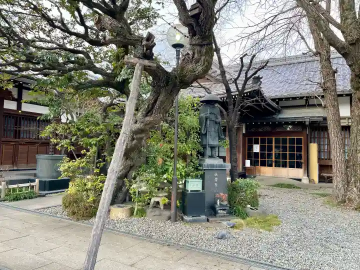 永稱寺の{uncategorized: "未分類", other: "その他", undefined: "問題あり", building: "その他建物", grave: "お墓", sacred_gate: "鳥居", guardian: "狛犬", statue: "像", buddha: "仏像", history: "歴史", nature: "自然", garden: "庭園", animal: "動物", pagoda: "塔", temizu: "手水舎", mountain_gate: "山門・神門", sanctuary: "本殿・本堂", subordinate: "末社・摂社", art: "芸術", scenery: "景色", jizo: "地蔵", ema: "絵馬", goshuin: "御朱印", omikuji: "おみくじ", items: "授与品その他", amulet: "お守り", goshuincho: "御朱印帳", eats: "食事", festival: "お祭り", votive_dance: "神楽", shichigosan: "七五三参", wedding: "結婚式", experience: "体験その他", initially: "初詣", around: "周辺", anti_infection: "感染症対策"}