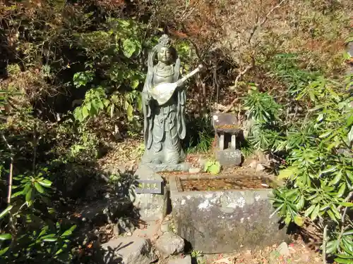 榛名神社の像