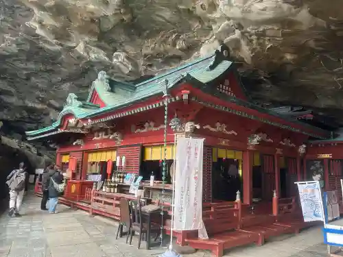 鵜戸神宮の{uncategorized: "未分類", other: "その他", undefined: "問題あり", building: "その他建物", grave: "お墓", sacred_gate: "鳥居", guardian: "狛犬", statue: "像", buddha: "仏像", history: "歴史", nature: "自然", garden: "庭園", animal: "動物", pagoda: "塔", temizu: "手水舎", mountain_gate: "山門・神門", sanctuary: "本殿・本堂", subordinate: "末社・摂社", art: "芸術", scenery: "景色", jizo: "地蔵", ema: "絵馬", goshuin: "御朱印", omikuji: "おみくじ", items: "授与品その他", amulet: "お守り", goshuincho: "御朱印帳", eats: "食事", festival: "お祭り", votive_dance: "神楽", shichigosan: "七五三参", wedding: "結婚式", experience: "体験その他", initially: "初詣", around: "周辺", anti_infection: "感染症対策"}