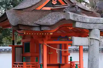 泉穴師神社の末社・摂社