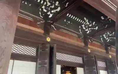 東本願寺（真宗本廟）の{uncategorized: "未分類", other: "その他", undefined: "問題あり", building: "その他建物", grave: "お墓", sacred_gate: "鳥居", guardian: "狛犬", statue: "像", buddha: "仏像", history: "歴史", nature: "自然", garden: "庭園", animal: "動物", pagoda: "塔", temizu: "手水舎", mountain_gate: "山門・神門", sanctuary: "本殿・本堂", subordinate: "末社・摂社", art: "芸術", scenery: "景色", jizo: "地蔵", ema: "絵馬", goshuin: "御朱印", omikuji: "おみくじ", items: "授与品その他", amulet: "お守り", goshuincho: "御朱印帳", eats: "食事", festival: "お祭り", votive_dance: "神楽", shichigosan: "七五三参", wedding: "結婚式", experience: "体験その他", initially: "初詣", around: "周辺", anti_infection: "感染症対策"}