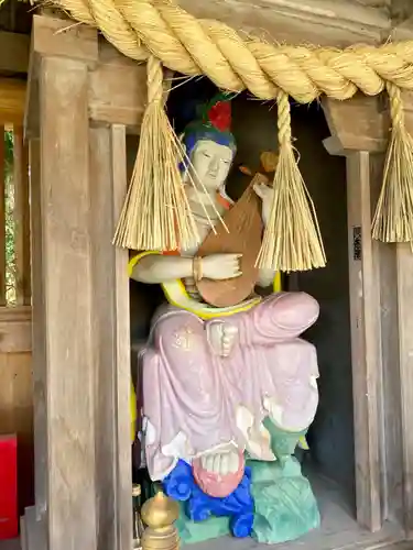 竹生島神社（都久夫須麻神社）の像