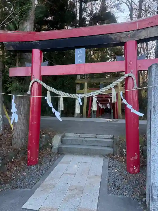 新屋山神社(山梨県)