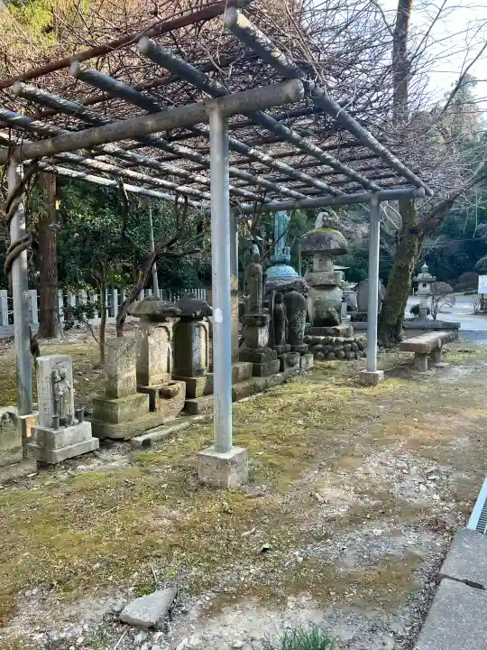 正法寺の{uncategorized: "未分類", other: "その他", undefined: "問題あり", building: "その他建物", grave: "お墓", sacred_gate: "鳥居", guardian: "狛犬", statue: "像", buddha: "仏像", history: "歴史", nature: "自然", garden: "庭園", animal: "動物", pagoda: "塔", temizu: "手水舎", mountain_gate: "山門・神門", sanctuary: "本殿・本堂", subordinate: "末社・摂社", art: "芸術", scenery: "景色", jizo: "地蔵", ema: "絵馬", goshuin: "御朱印", omikuji: "おみくじ", items: "授与品その他", amulet: "お守り", goshuincho: "御朱印帳", eats: "食事", festival: "お祭り", votive_dance: "神楽", shichigosan: "七五三参", wedding: "結婚式", experience: "体験その他", initially: "初詣", around: "周辺", anti_infection: "感染症対策"}