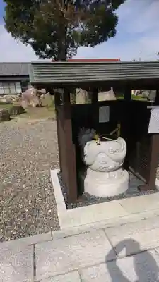 國建神社の手水舎