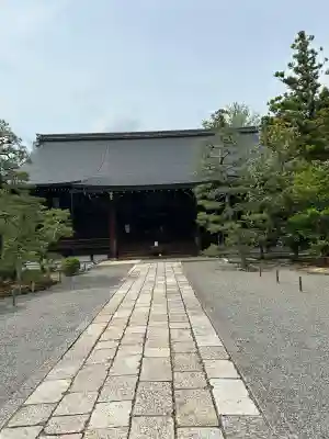 廣隆寺の{uncategorized: "未分類", other: "その他", undefined: "問題あり", building: "その他建物", grave: "お墓", sacred_gate: "鳥居", guardian: "狛犬", statue: "像", buddha: "仏像", history: "歴史", nature: "自然", garden: "庭園", animal: "動物", pagoda: "塔", temizu: "手水舎", mountain_gate: "山門・神門", sanctuary: "本殿・本堂", subordinate: "末社・摂社", art: "芸術", scenery: "景色", jizo: "地蔵", ema: "絵馬", goshuin: "御朱印", omikuji: "おみくじ", items: "授与品その他", amulet: "お守り", goshuincho: "御朱印帳", eats: "食事", festival: "お祭り", votive_dance: "神楽", shichigosan: "七五三参", wedding: "結婚式", experience: "体験その他", initially: "初詣", around: "周辺", anti_infection: "感染症対策"}