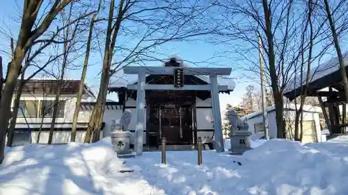 西御料地神社の本殿