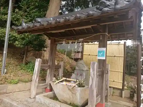 田間神社の手水舎