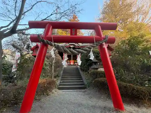 冠稲荷神社の{uncategorized: "未分類", other: "その他", undefined: "問題あり", building: "その他建物", grave: "お墓", sacred_gate: "鳥居", guardian: "狛犬", statue: "像", buddha: "仏像", history: "歴史", nature: "自然", garden: "庭園", animal: "動物", pagoda: "塔", temizu: "手水舎", mountain_gate: "山門・神門", sanctuary: "本殿・本堂", subordinate: "末社・摂社", art: "芸術", scenery: "景色", jizo: "地蔵", ema: "絵馬", goshuin: "御朱印", omikuji: "おみくじ", items: "授与品その他", amulet: "お守り", goshuincho: "御朱印帳", eats: "食事", festival: "お祭り", votive_dance: "神楽", shichigosan: "七五三参", wedding: "結婚式", experience: "体験その他", initially: "初詣", around: "周辺", anti_infection: "感染症対策"}