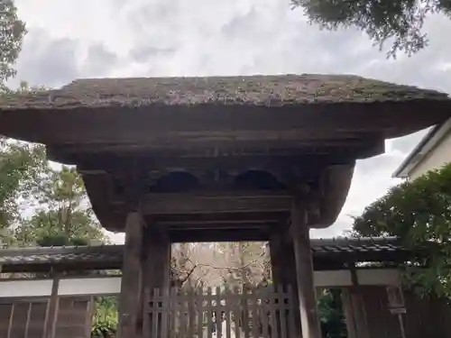 極楽寺（霊鷲山感應院極楽律寺）の山門・神門